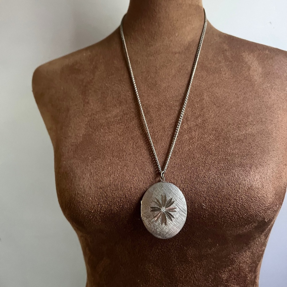 Vintage Silver Tone Etched Starburst Oval Locket Necklace 24 Inch Cottagecore